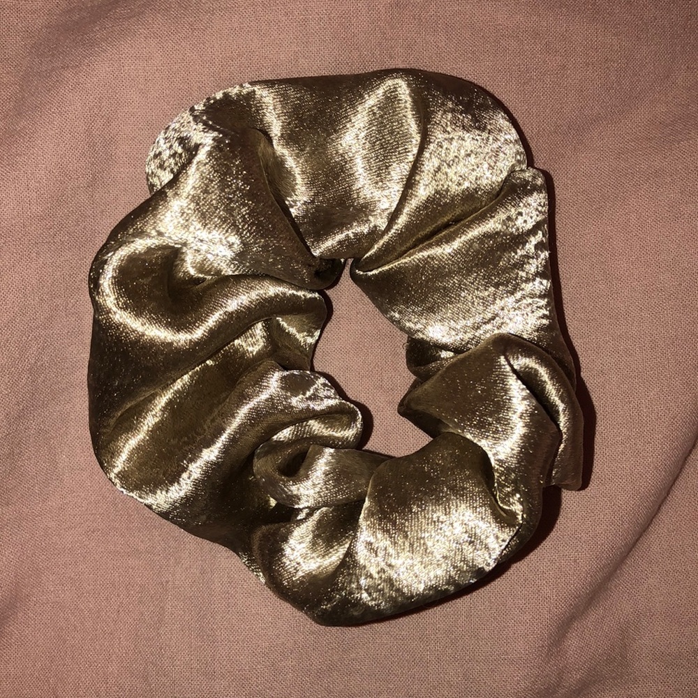 SILK SCRUNCHY